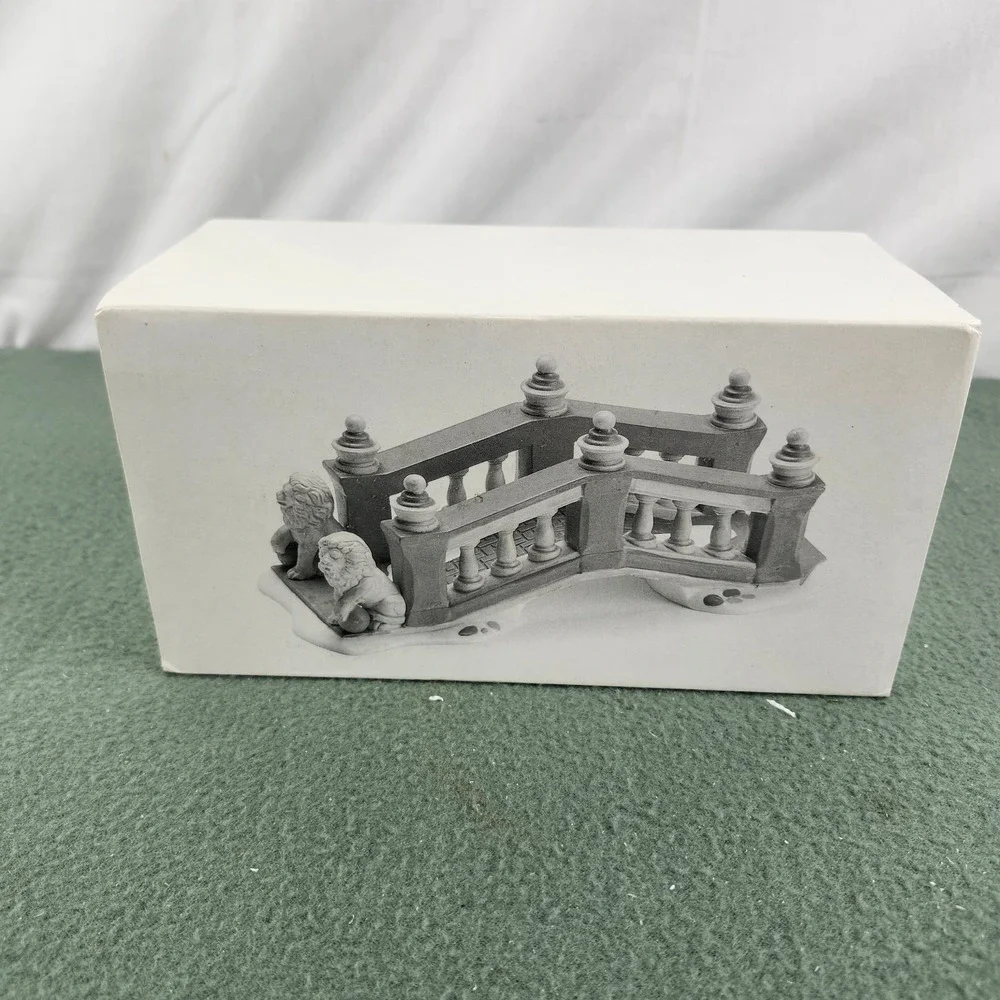 Dept 56 Heritage Village Lionhead Bridge Christmas Village Accessory 5864-5